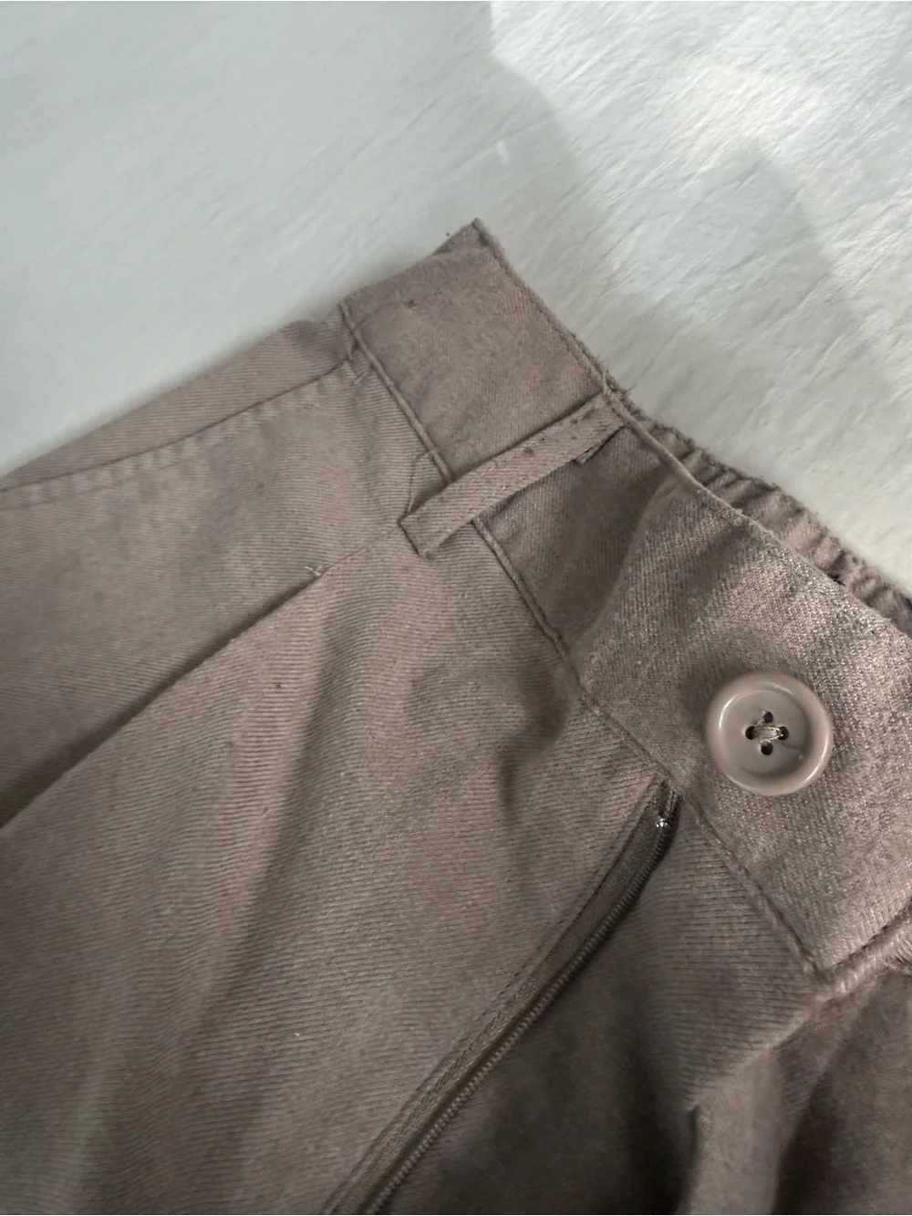 Urban Outfitters Wide Leg Pleated Trousers in Khaki